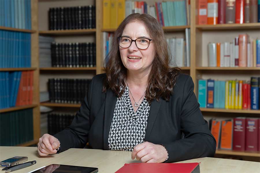 Rechtsanwältin und Notarin Barbara Croll